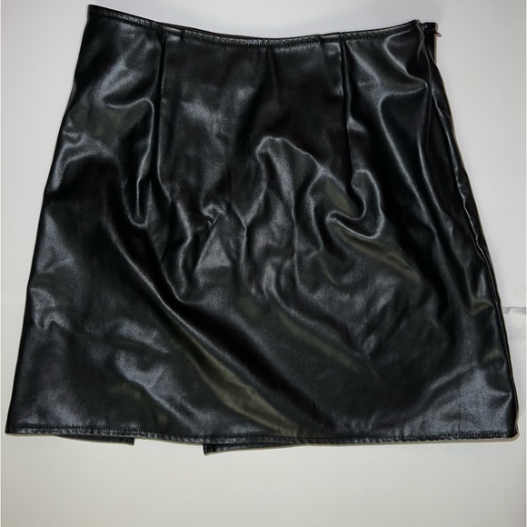 Leather Skirt Mini - Picture 2 of 2